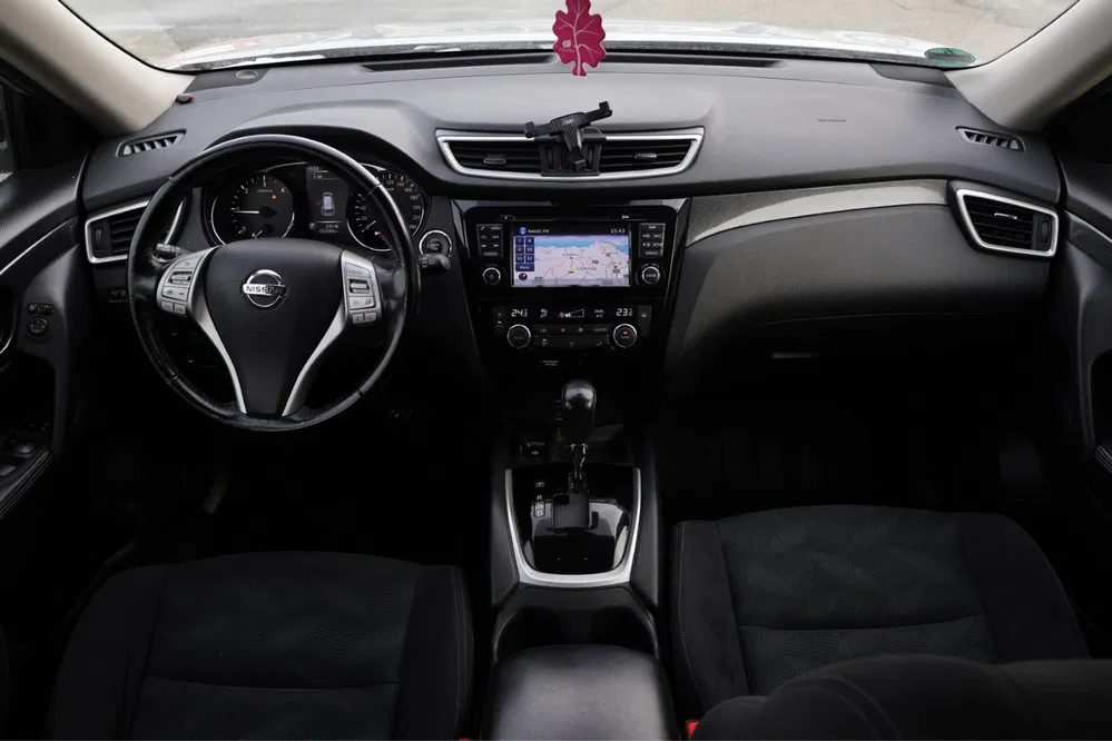 Nissan X-Trail Tekna 4x4 - imagine 2
